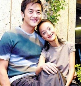 ​周迅：从青涩初恋到时尚自信，她与八任男友的浪漫往事