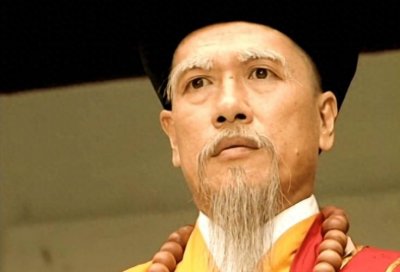 ​丁春秋和玄慈方丈谁更强？乔峰：一个强的离谱，一个菜的不行！