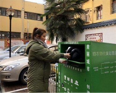 ​中国人捐赠的旧衣服，配送到非洲后成啥样了，看完你还会捐吗