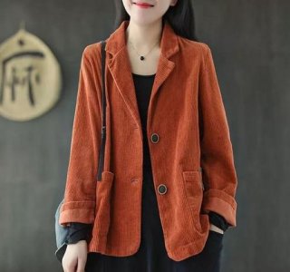 焦糖色上衣搭配什么颜色裤子好看(糖果色上衣配什么裤子)