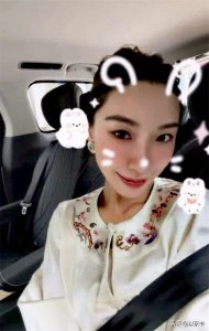 离婚6年独自带娃,定居内地却被吕良伟老婆请吃饭,如今的她怎样